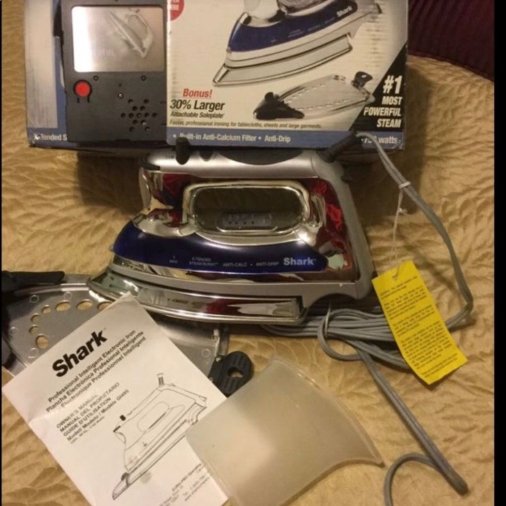 NEW Steam iron by shark new $79